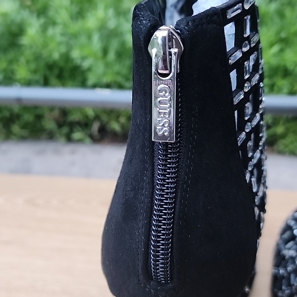 GUESS Women's Randir Black Suede with Rhinestone Dress Booties Size 8 M NWOT - Picture 5 of 11